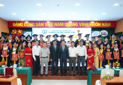 LỄ TRAO BẰNG TỐT NGHIỆP ĐẠI HỌC TỪ XA LIÊN KẾT GIỮA HCT VÀ TRƯỜNG ĐẠI HỌC ĐỒNG THÁP