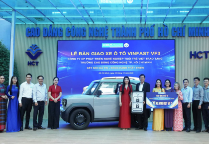 HCT TIẾP NHẬN XE Ô TÔ VINFAST VF3 DO DOANH NGHIỆP TRAO TẶNG, TĂNG CƯỜNG GẮN KẾT GIỮA NHÀ TRƯỜNG VÀ DOANH NGHIỆP