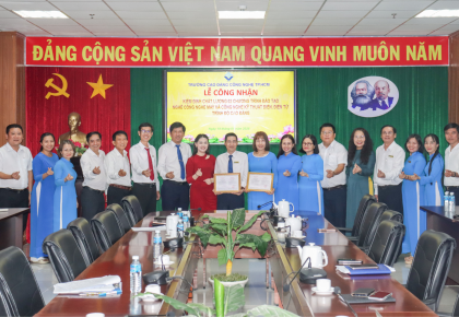 Trường CĐ Công Nghệ TP.HCM – Đón nhận chứng nhận kiểm định chất lượng chương trình đào tạo