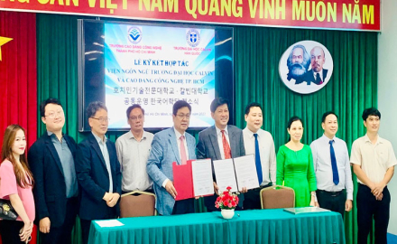 LỄ KÝ KẾT HỢP TÁC VỚI VIỆN NGÔN NGỮ TRƯỜNG ĐẠI HỌC CALVIN, HÀN QUỐC