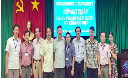 Họp mặt tri ân thầy Phạm Văn Khôi– giảng viên khoa Cơ điện về nghỉ hưu