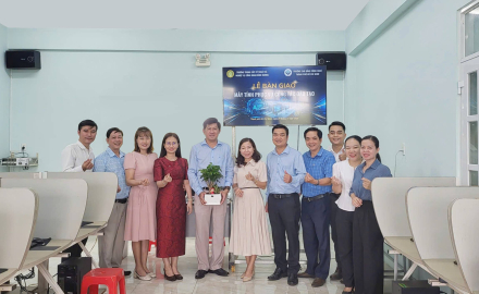 TRƯỜNG CAO ĐẲNG CÔNG NGHỆ TP. HỒ CHÍ MINH BÀN GIAO PHÒNG MÁY TÍNH PHỤC VỤ CÔNG TÁC ĐÀO TẠO TẠI TRƯỜNG TRUNG CẤP KỸ THUẬT VÀ NGHIỆP VỤ CÔNG ĐOÀN BÌNH DƯƠNG