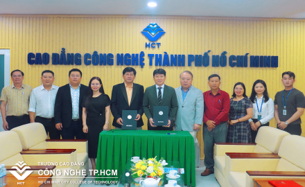 LỄ KÝ KẾT HỢP TÁC QUỐC TẾ GIỮA TRƯỜNG CAO ĐẲNG CÔNG NGHỆ TP.HCM VÀ ĐẠI HỌC GIMHAE, TRUNG TÂM DU HỌC WHITE STONE HÀN QUỐC