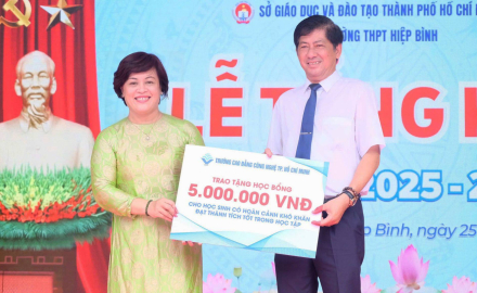HCT TRAO HỌC BỔNG “TIẾP SỨC ĐẾN TRƯỜNG” TẠI THPT HIỆP BÌNH