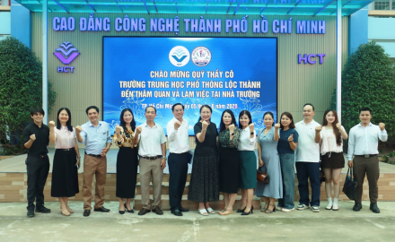 HCT ĐÓN TIẾP QUÝ THẦY CÔ TRƯỜNG THPT LỘC THÀNH ĐẾN THAM QUAN VÀ LÀM VIỆC TẠI NHÀ TRƯỜNG