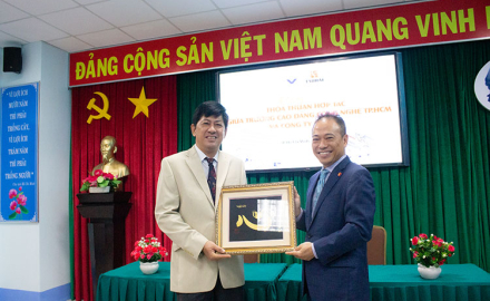 Lễ ký Biên bản thoả thuận ghi nhớ hợp tác giữa trường Cao đẳng Công nghệ TP.HCM và Esuhai Group