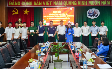 Họp mặt kỷ niệm 81 năm Ngày thành lập Quân đội Nhân dân Việt Nam và 36 năm Ngày hội Quốc phòng toàn dân