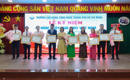 TRƯỜNG CAO ĐẲNG CÔNG NGHỆ TP.HỒ CHÍ MINH TỔ CHỨC LỄ KỶ NIỆM NGÀY NHÀ GIÁO VIỆT NAM 20/11/2025