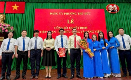 Đảng Bộ Trường Cao Đẳng Công Nghệ Thành Phố Hồ Chí Minh Tham Dự Lễ Công Bố Quyết Định Tiếp Nhận Tổ Chức Đảng Và Đảng Viên Về Đảng Bộ Phường Thủ Đức