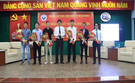 HCT – “Giao lưu, trao đổi kinh nghiệm giữa Cựu SV thành đạt và Tân HSSV nhập học năm 2022 với chủ đề “Tân sinh viên HCT vững bước tương lai”