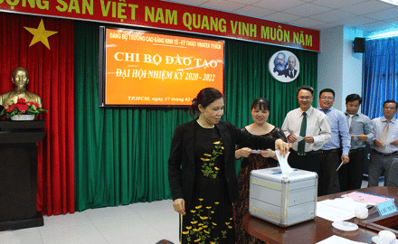 Đại hội chi bộ tiến tới đại hội Đảng bộ trường và đại hội  Đảng bộ Tập đoàn dệt may Việt Nam