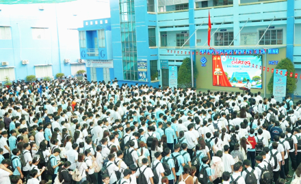 TRƯỜNG CAO ĐẲNG CÔNG NGHỆ TP. HCM TỔ CHỨC CHÀO CỜ ĐẦU THÁNG 10