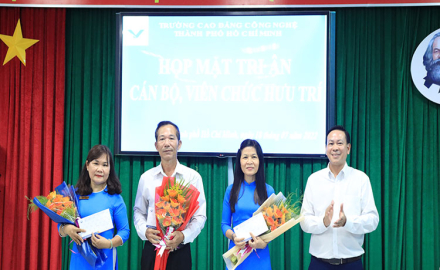 Nhiều cảm xúc trong buổi họp mặt tri ân CBVC về hưu năm 2022