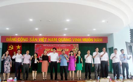 Lãnh đạo nhà trường gặp mặt và chúc tết cán bộ, viên chức, người lao động đầu Xuân Kỷ Hợi 2019