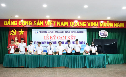 LỄ KÝ CAM KẾT GIẢI QUYẾT VIỆC LÀM  GIỮA NHÀ TRƯỜNG VÀ SINH VIÊN KHOA CƠ ĐIỆN Ô TÔ  VÀ KHOA CÔNG NGHỆ MAY – THỜI TRANG NĂM 2023