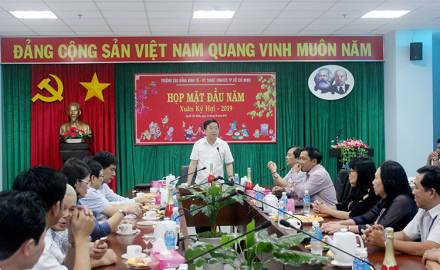 Lãnh đạo Tập đoàn Dệt May Việt Nam chúc tết trường Cao đẳng Kinh tế – Kỹ thuật Vinatex TP. Hồ Chí Minh