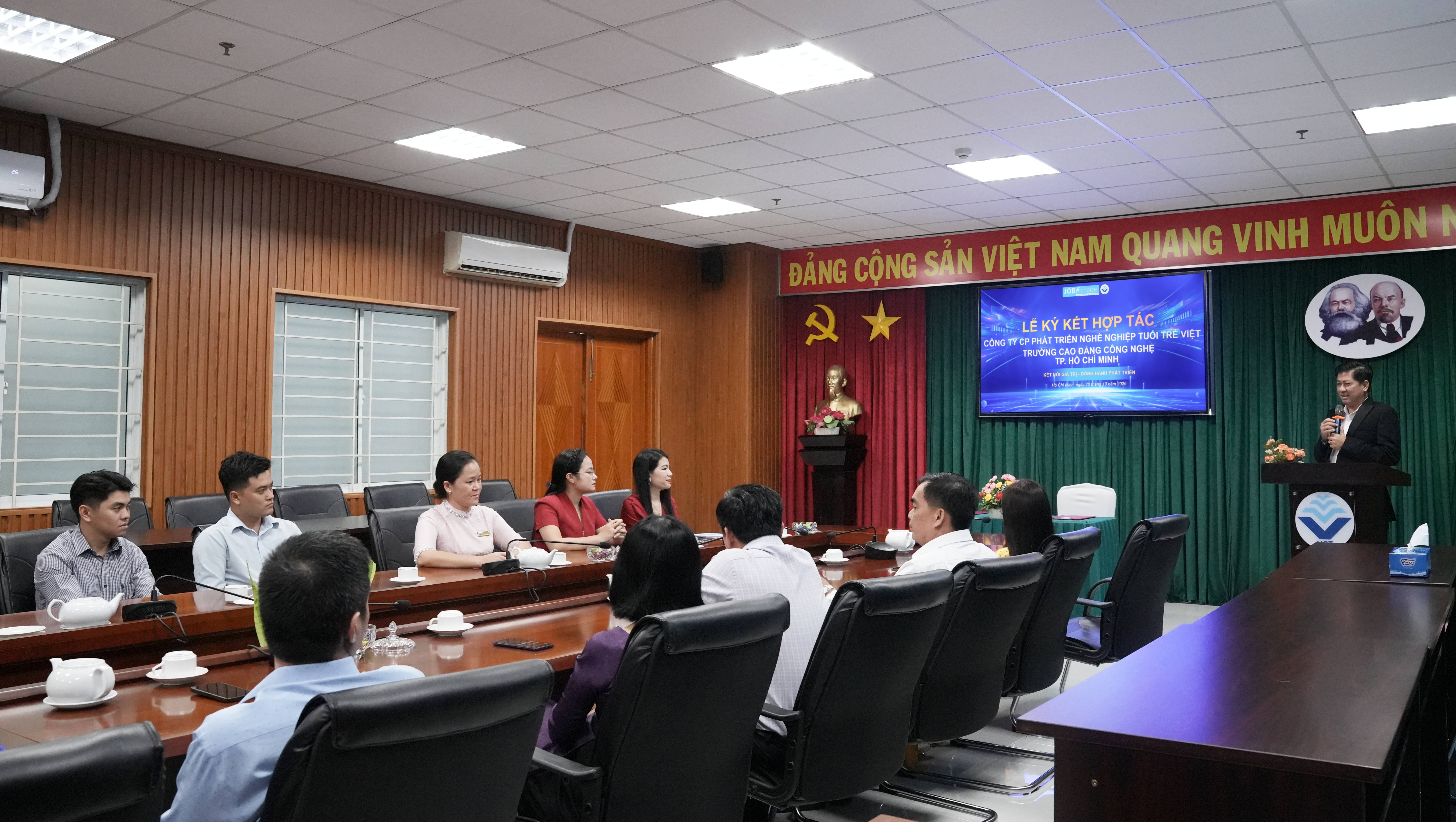 TRƯỜNG CAO ĐẲNG CÔNG NGHỆ THÀNH PHỐ HỒ CHÍ MINH