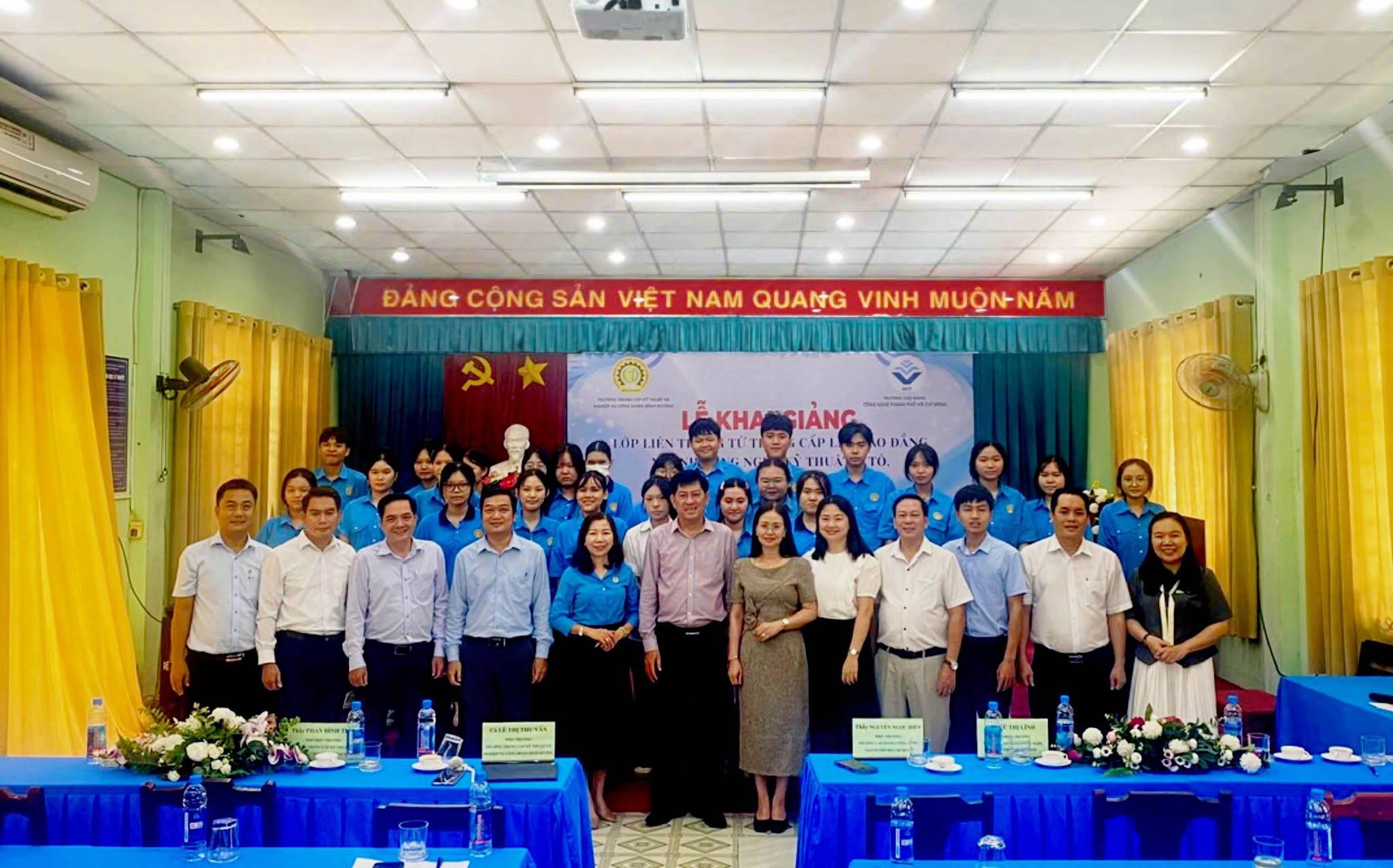 TRƯỜNG CAO ĐẲNG CÔNG NGHỆ THÀNH PHỐ HỒ CHÍ MINH