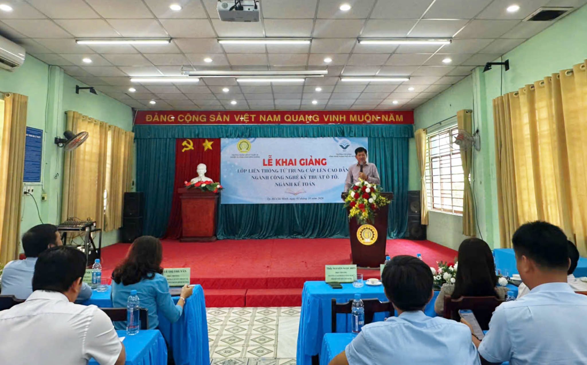 TRƯỜNG CAO ĐẲNG CÔNG NGHỆ THÀNH PHỐ HỒ CHÍ MINH
