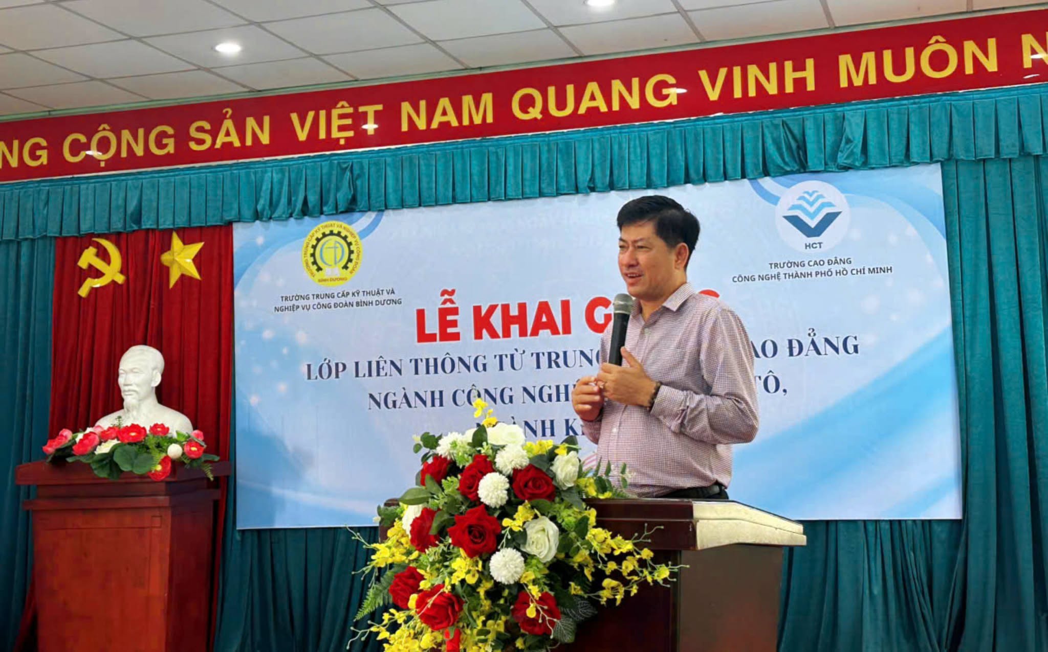 TRƯỜNG CAO ĐẲNG CÔNG NGHỆ THÀNH PHỐ HỒ CHÍ MINH