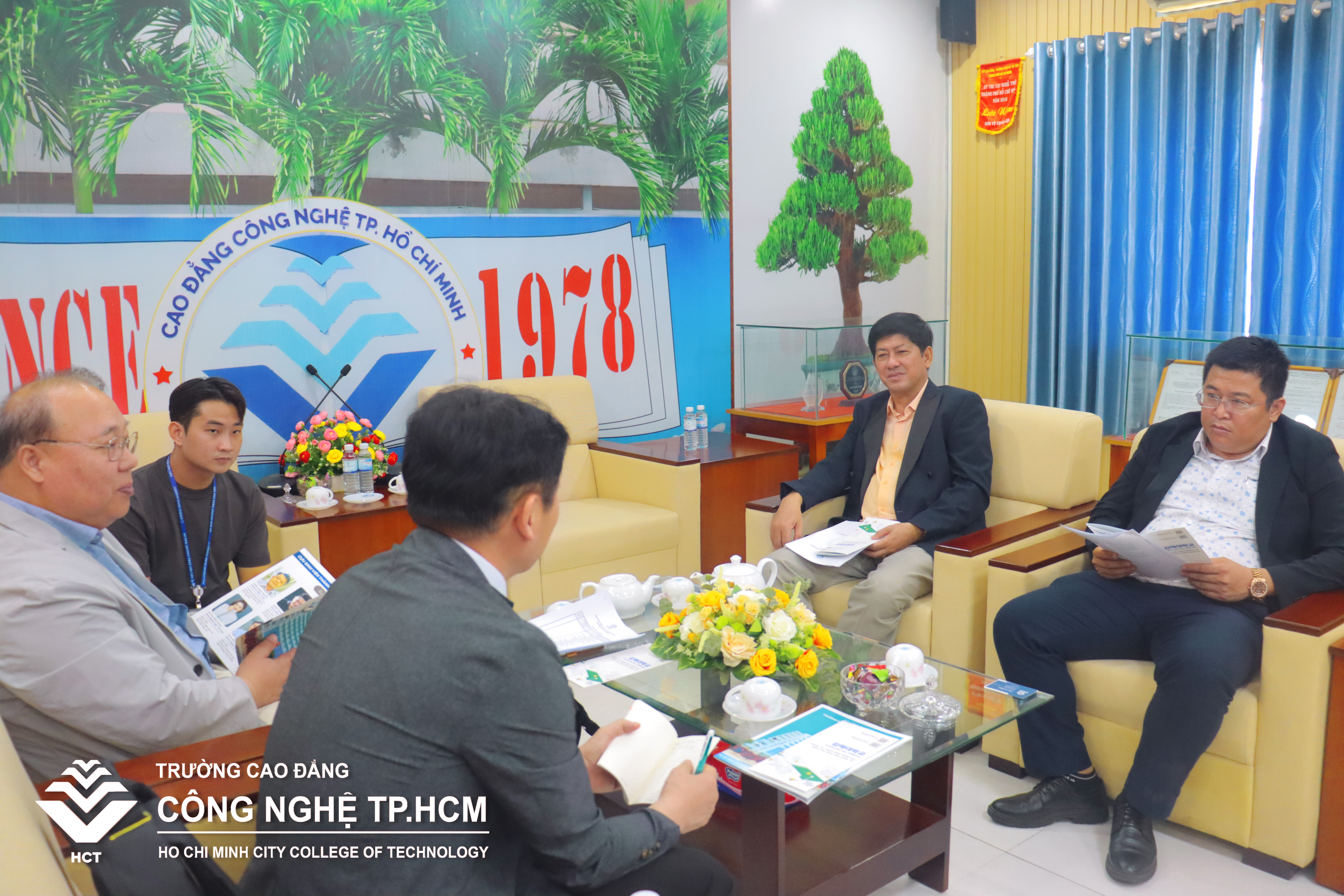 TRƯỜNG CAO ĐẲNG CÔNG NGHỆ THÀNH PHỐ HỒ CHÍ MINH