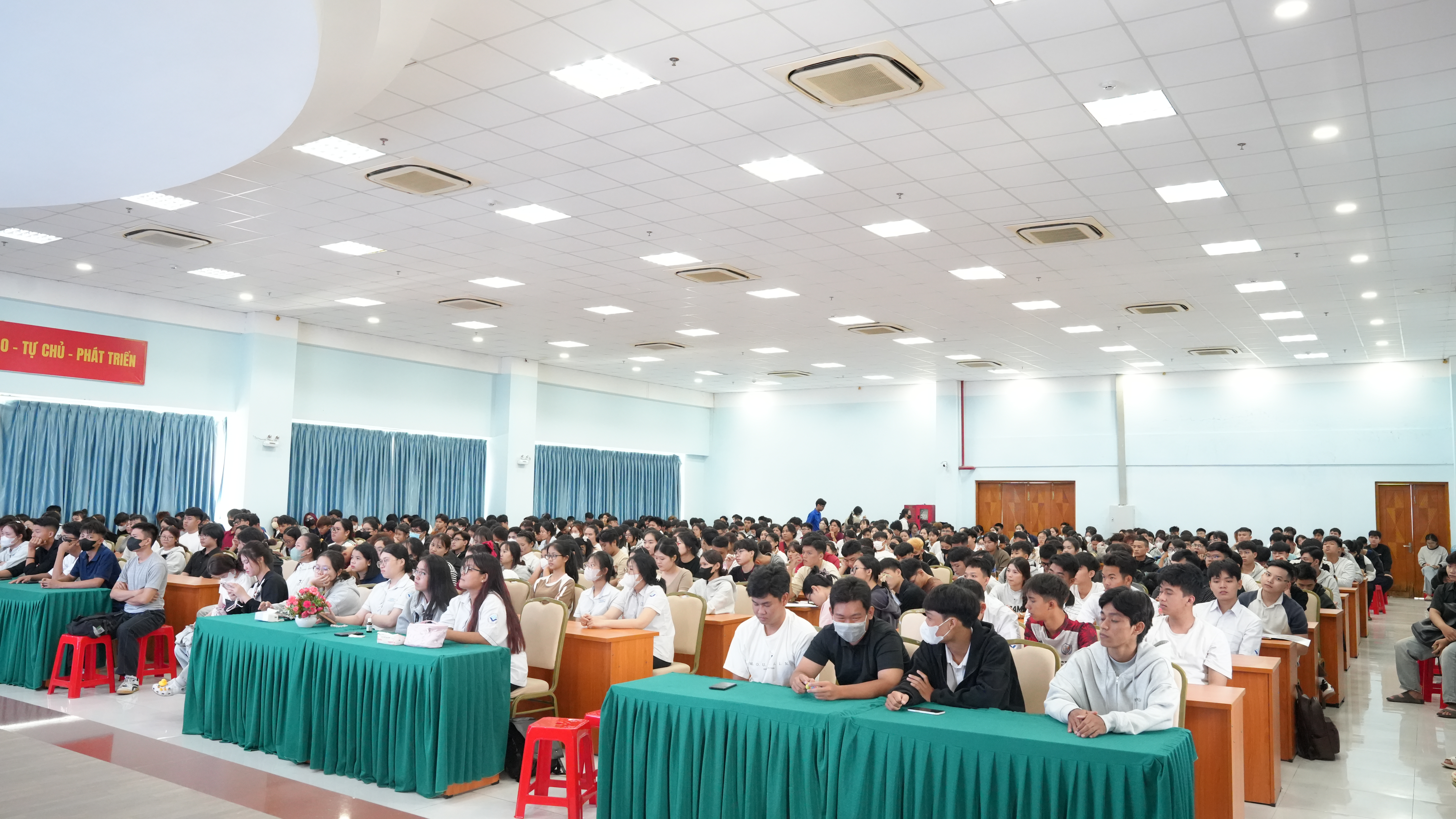 TRƯỜNG CAO ĐẲNG CÔNG NGHỆ THÀNH PHỐ HỒ CHÍ MINH