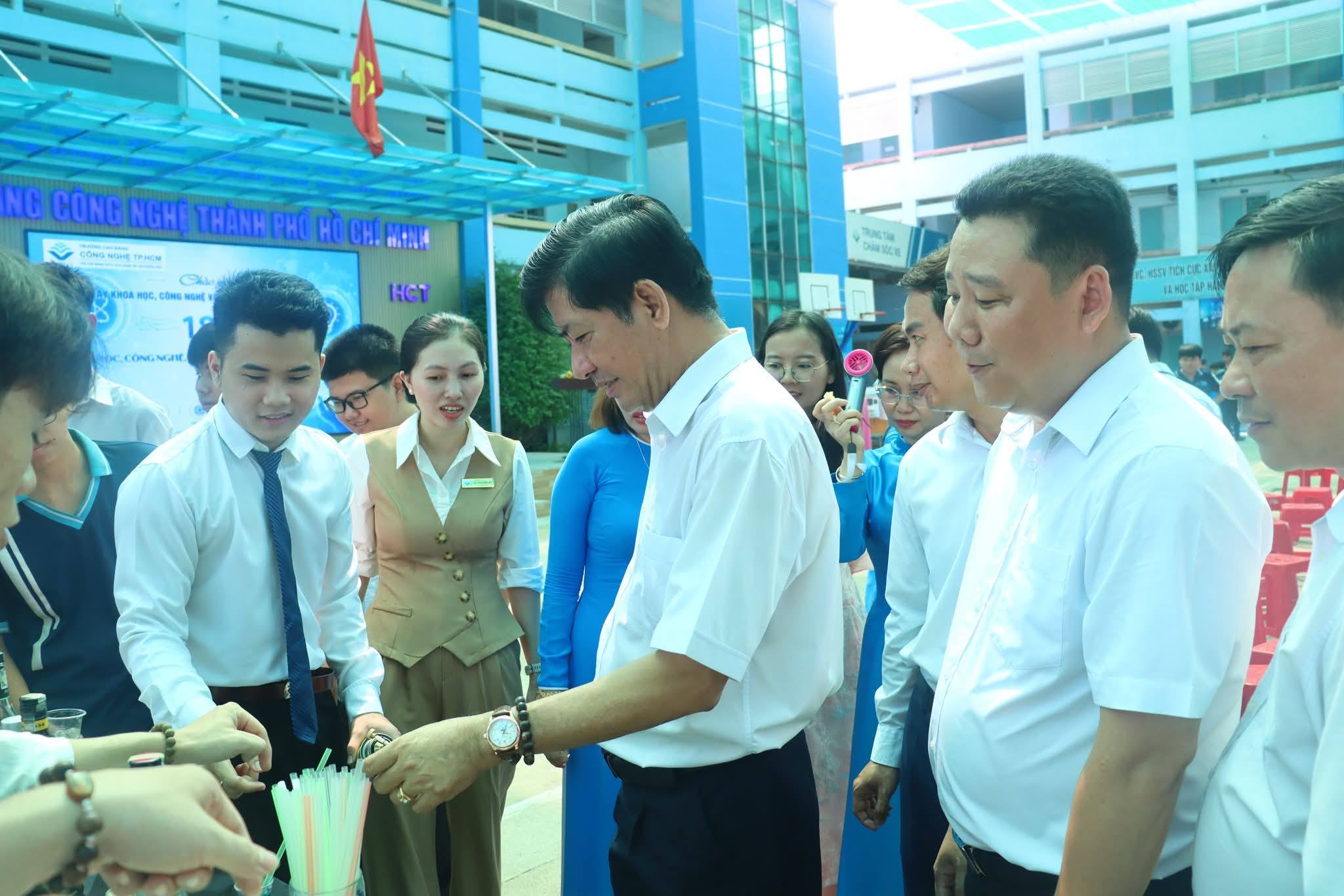 TRƯỜNG CAO ĐẲNG CÔNG NGHỆ THÀNH PHỐ HỒ CHÍ MINH