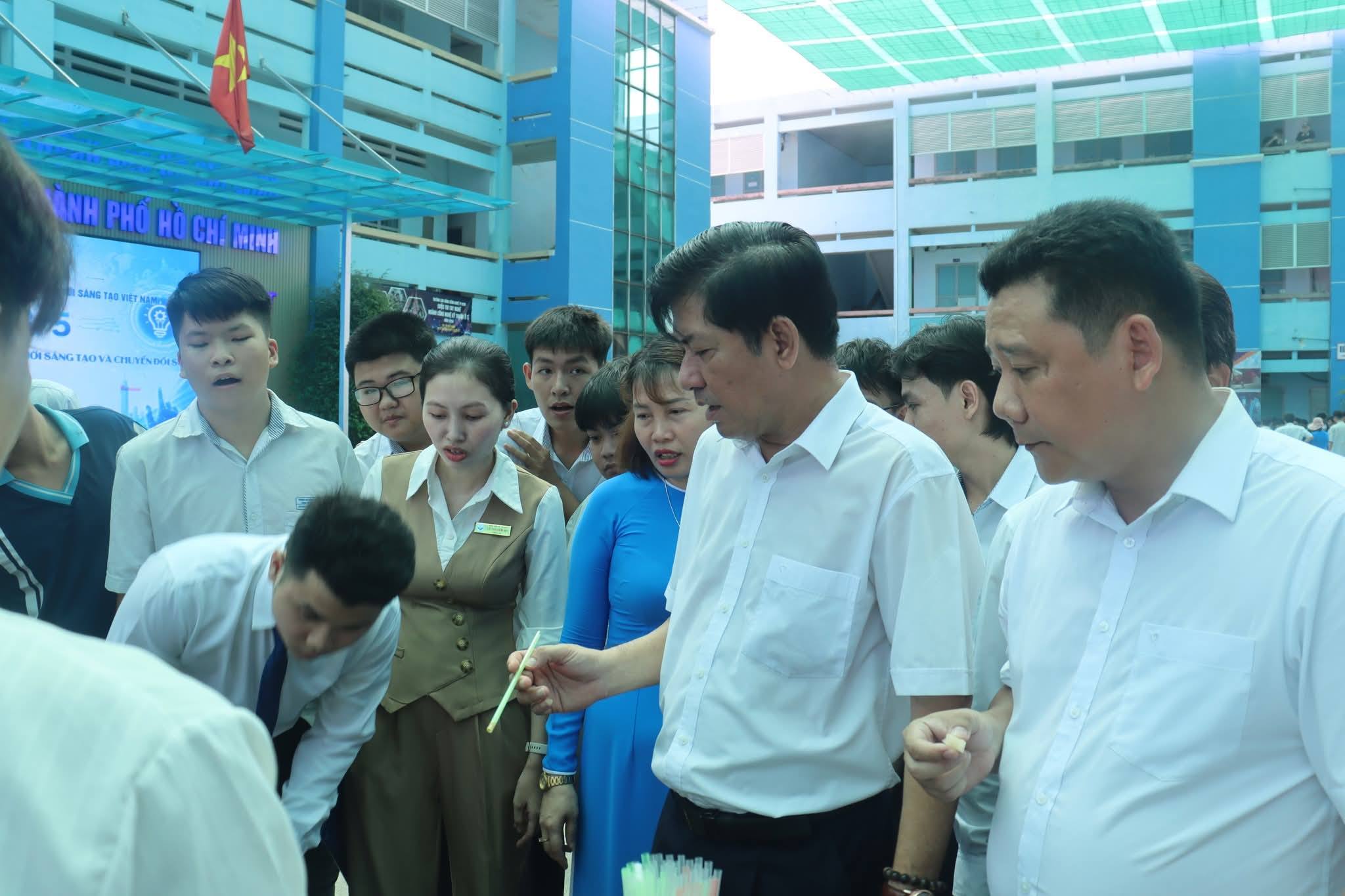 TRƯỜNG CAO ĐẲNG CÔNG NGHỆ THÀNH PHỐ HỒ CHÍ MINH