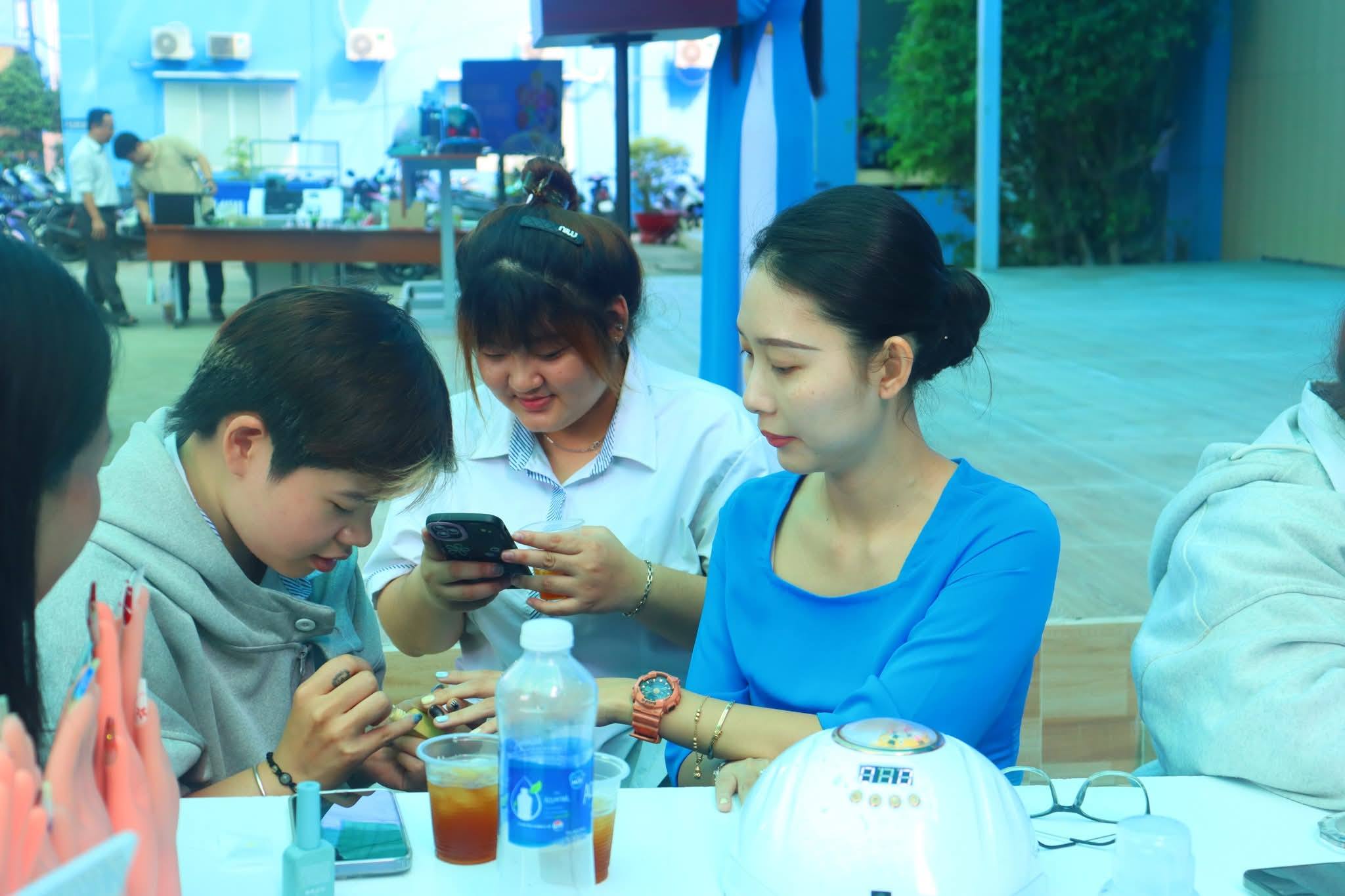 TRƯỜNG CAO ĐẲNG CÔNG NGHỆ THÀNH PHỐ HỒ CHÍ MINH