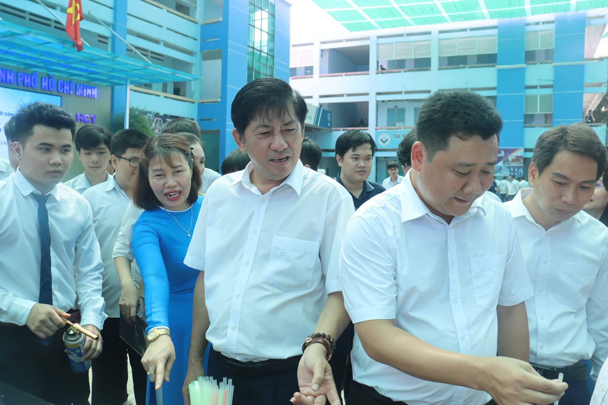 TRƯỜNG CAO ĐẲNG CÔNG NGHỆ THÀNH PHỐ HỒ CHÍ MINH