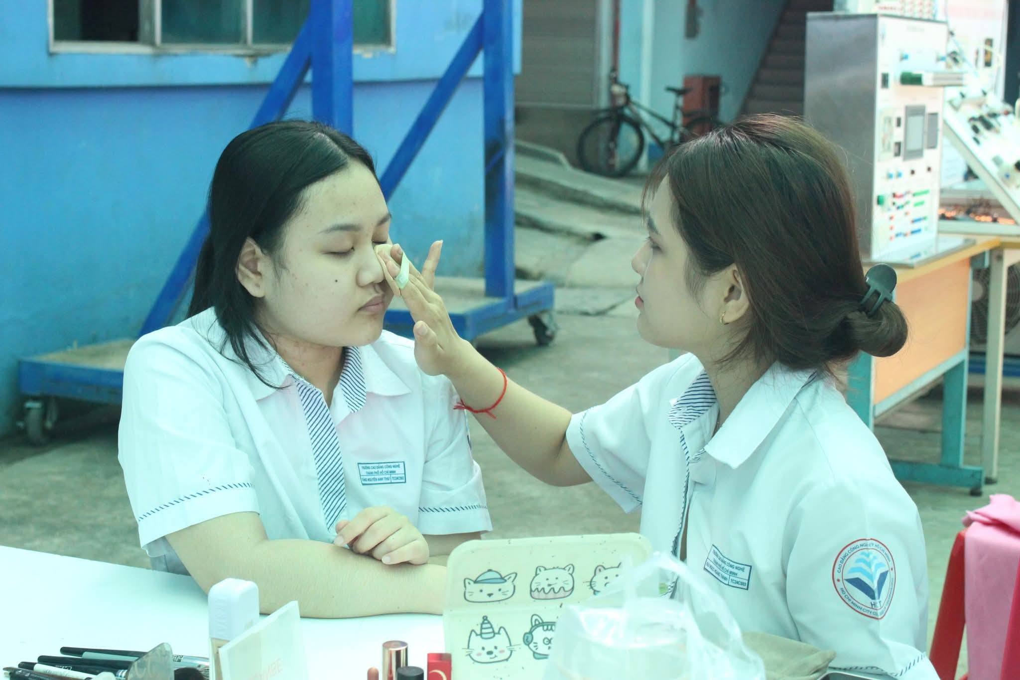 TRƯỜNG CAO ĐẲNG CÔNG NGHỆ THÀNH PHỐ HỒ CHÍ MINH